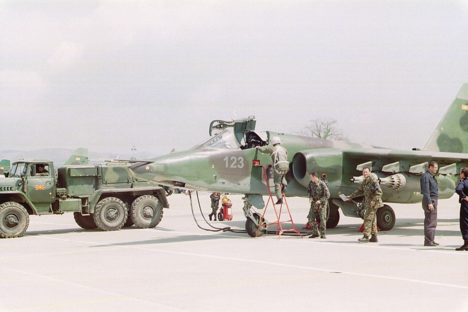 135899_85053520_Macedonian%20Air%20Force%20Su-25%20before%20flight%201%20%2528photo%20Igor%20Bozinovski%2529.JPG