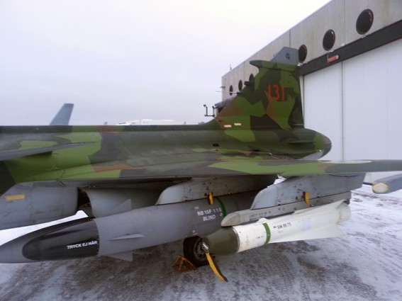143473_112931221_01-01-01retro%20gripen4.jpg