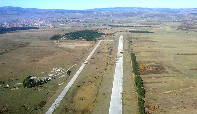 192952_60046667_Sjeni%C4%8Dki%20aerodrom