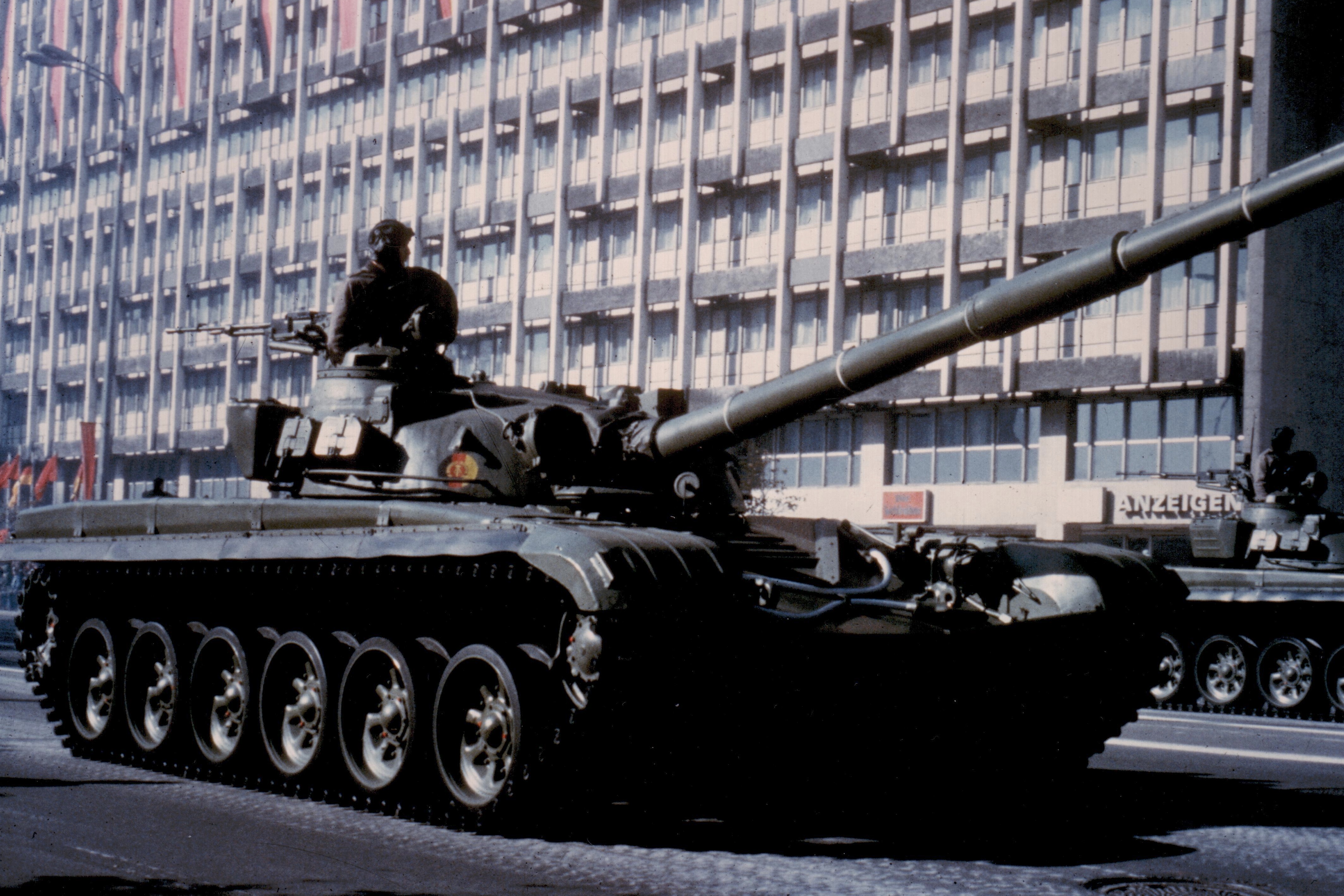 Нна гдр 1955. Йозеф куделка praha 1968. Т-55 гдр. Гдр 2024. Танк т-55.