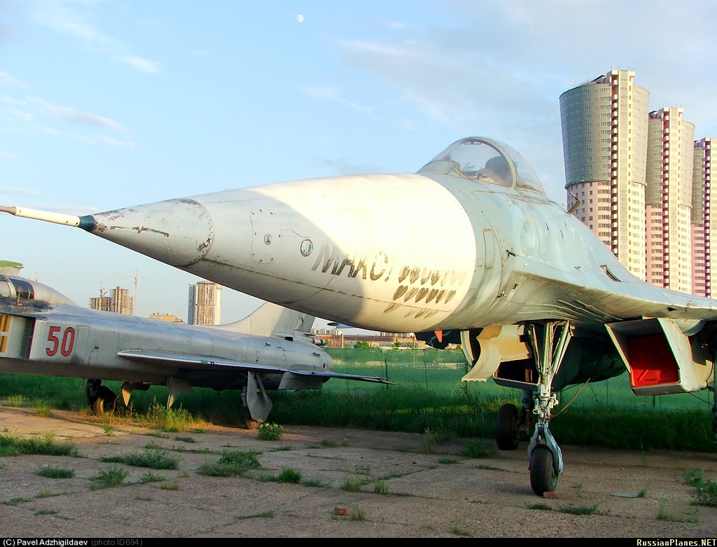 самолеты handley page. база хранения су-27. 4020 база резерва самолетов. су-42 самолет. су-27 т-10.