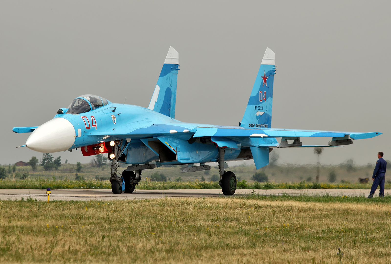 Характеристики истребителя су. Истребитель Су-27. Су 27 СССР. Су-27см3. Су-27 двухдвигательный реактивный самолёт.