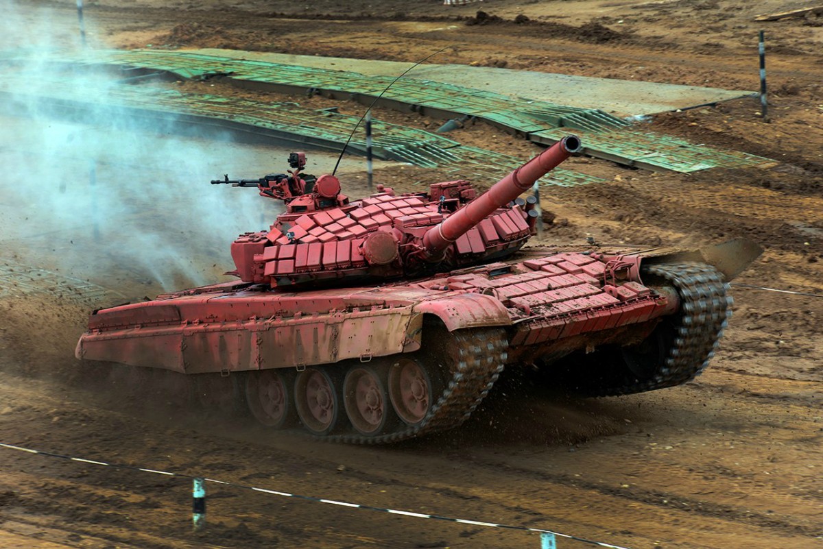 Мир танков красные пески. Розовый т72. Розовые танки. Красный танк. Пушистый танк.