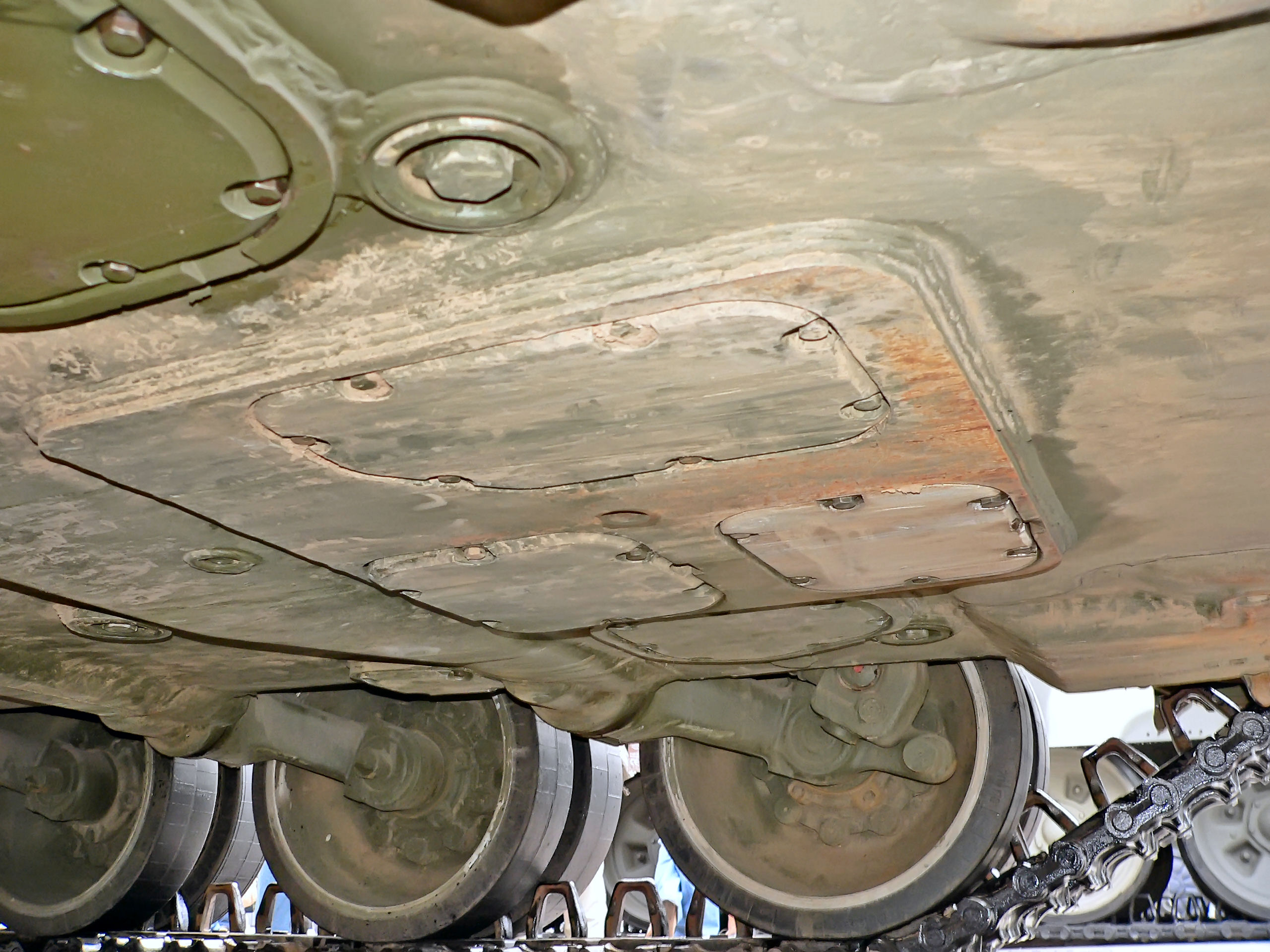 Ремонт днища кузова автомобиля. Ржавое дно хендай акцент. Порог на рено логан сгнил сверху и снизу. Имели в днище. Обработка порогов рено сандеро.