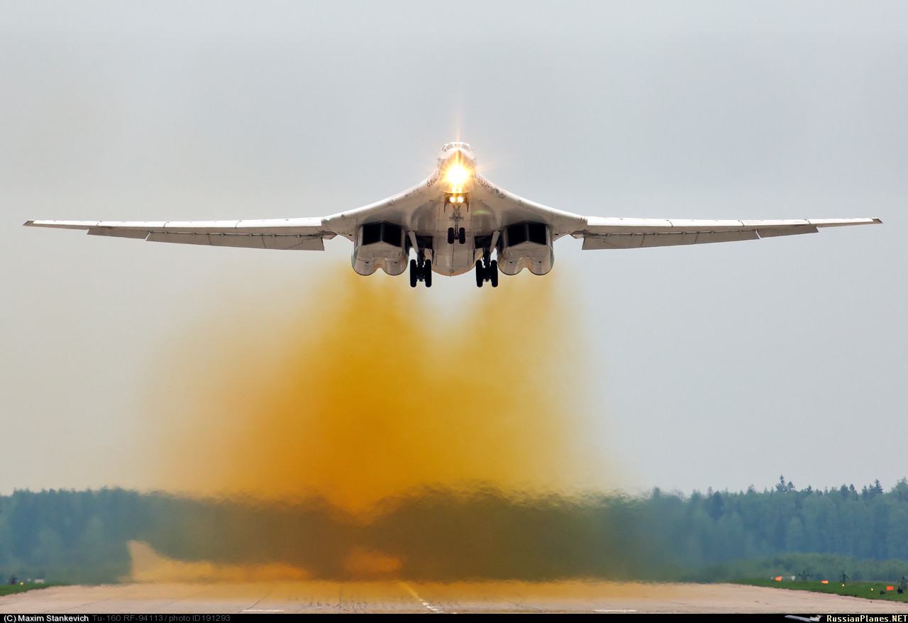Почему самолет сверхзвуковой. Ту-160 сверхзвуковой самолёт. Ту-144 пассажирский самолёт. Конкорд сверхзвуковой самолёт. Ту 160 и Конкорд.