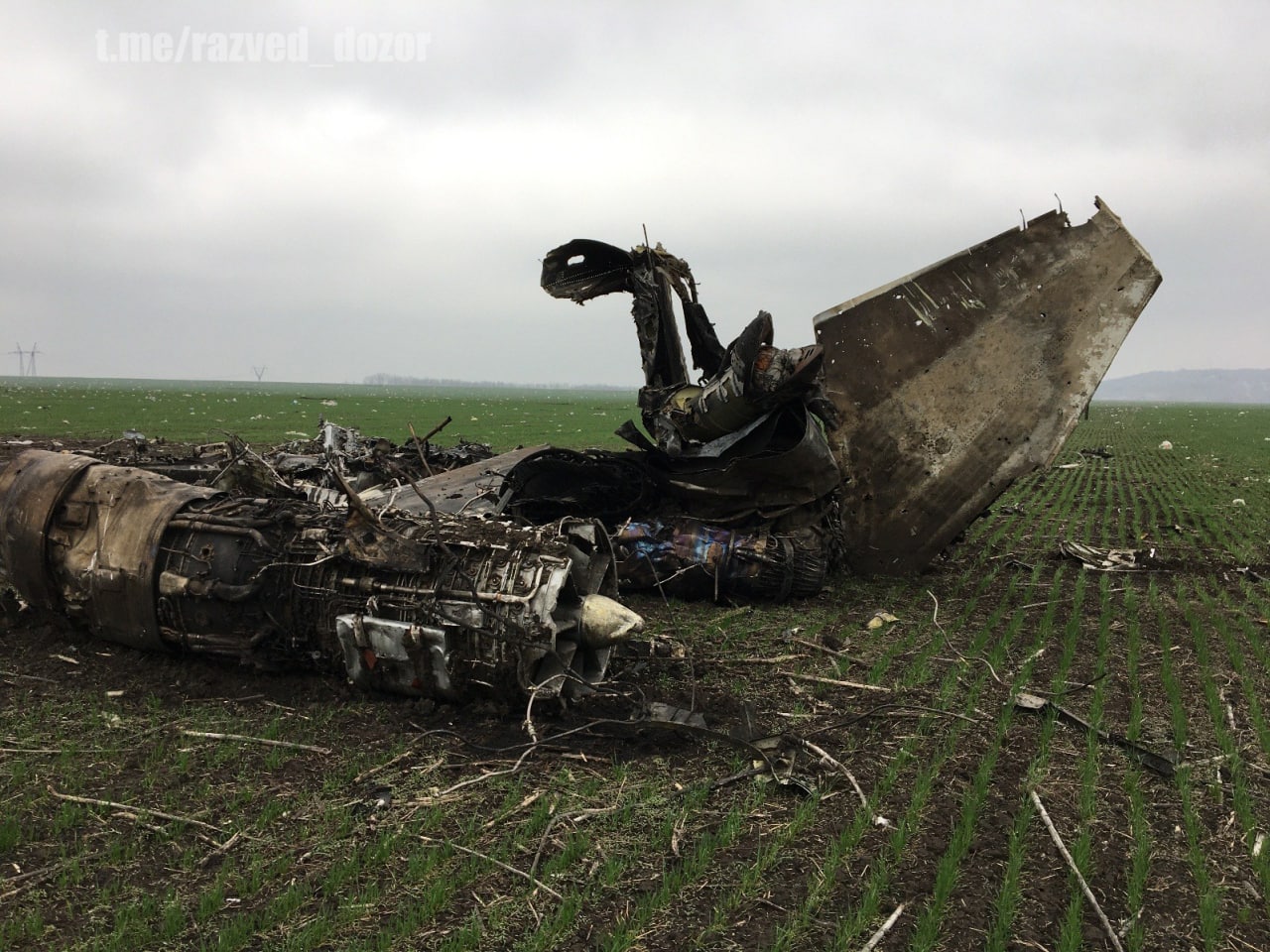 Украина сбила самолет рф. Подбитые самолеты на Украине. Сбитый украинский военный самолет.