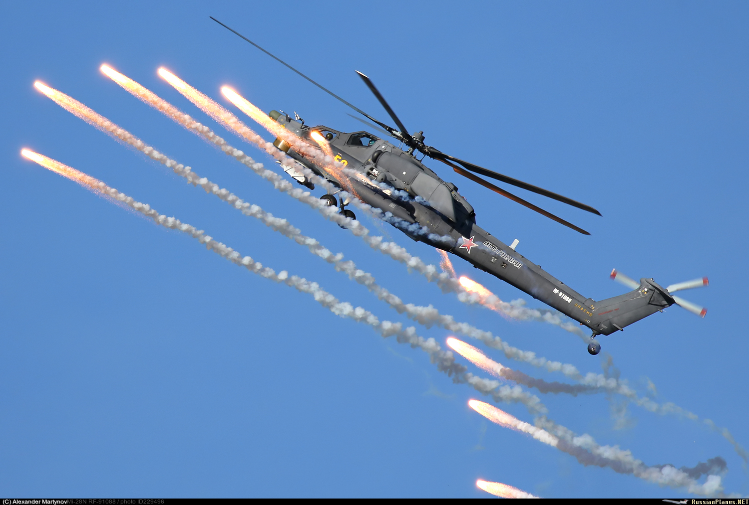 ловушки истребителя. ил 76 тепловые ловушки. ми 24 тепловые ловушки. самолет отстреливает тепловые ловушки. тепловые ловушки на вертолетах.