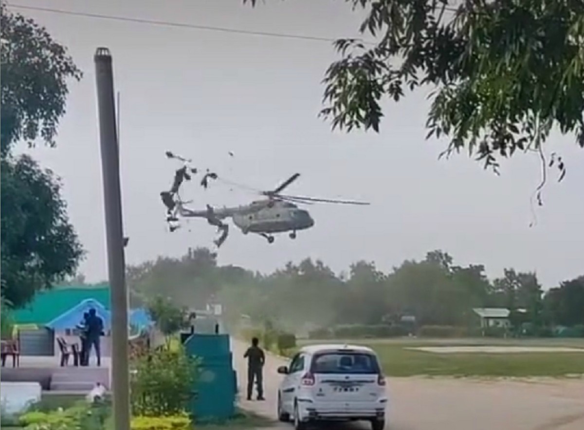 Вертолёты вкс россии. Расстрел вертолетов. Ukraine helicopter fired. Вертолеты ми24 крушение. Воздушный бой в районе славянска на украине видео.