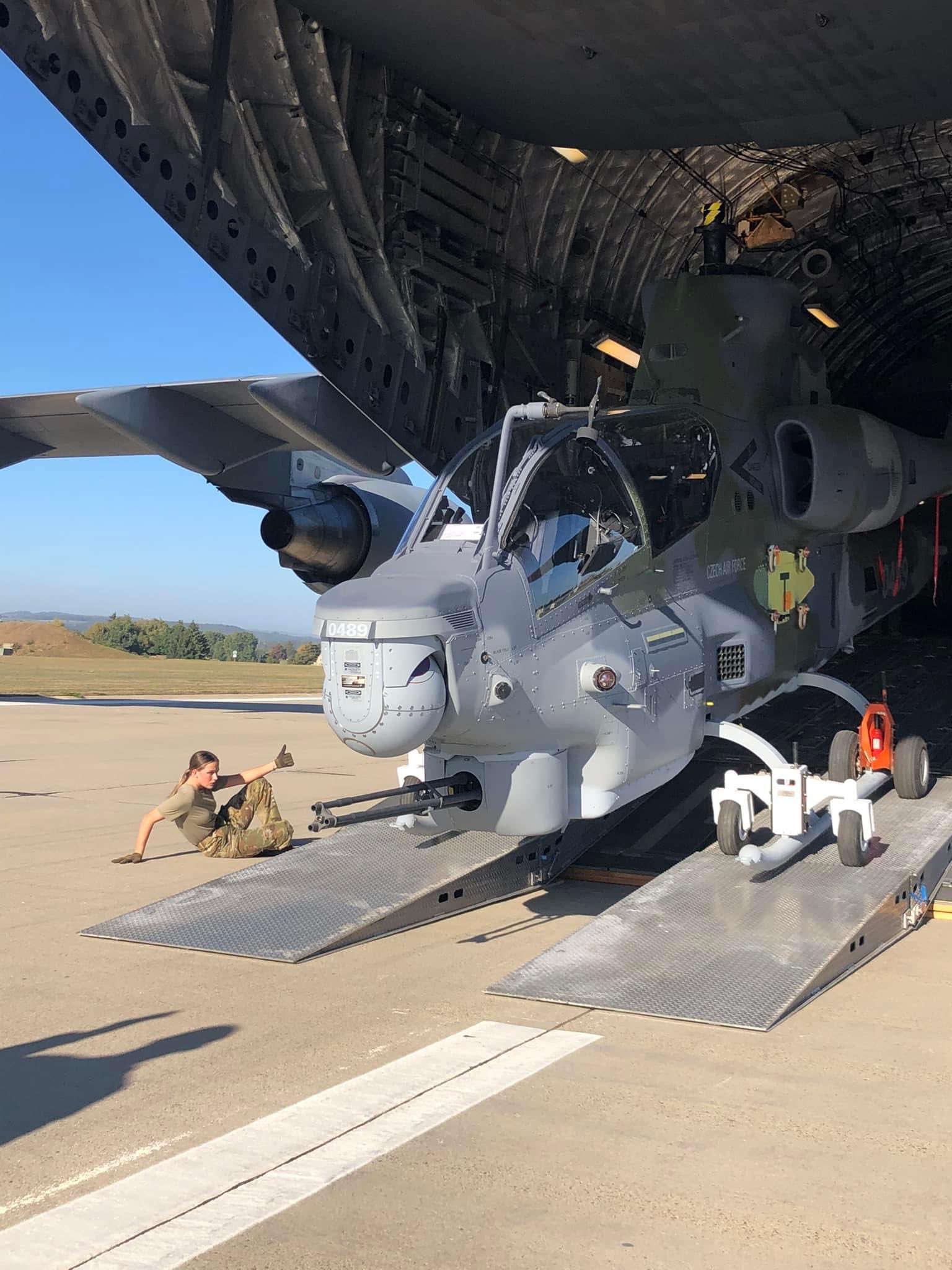 美國Bell Textron公司:交付捷克空軍第二批AH-1