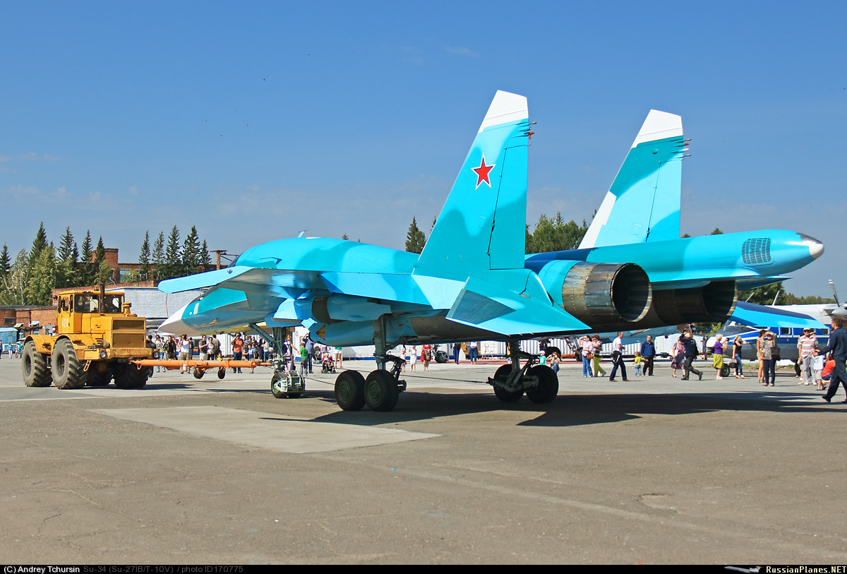 Су 34 сравнение. Су-34 кабина. Су-34 ВВС РФ. Стабилизатор Су-34. Су-34 бомбардировщик.