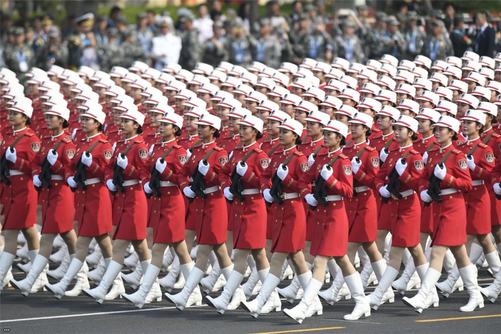 Китайцы маршируют под катюшу. Китаянки маршируют под катюшу. Китайские женщины на параде под катюшу. Китаянки на параде под катюшу. Китаянки на параде под катюшу.