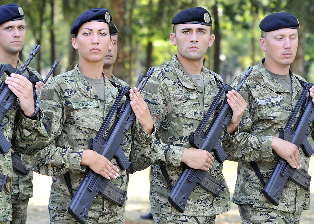 встреча на перроне. армия россии против армии украины. военное ожидание 5 букв. армия россии vs армия украины. зотов геннадий федорович художник.