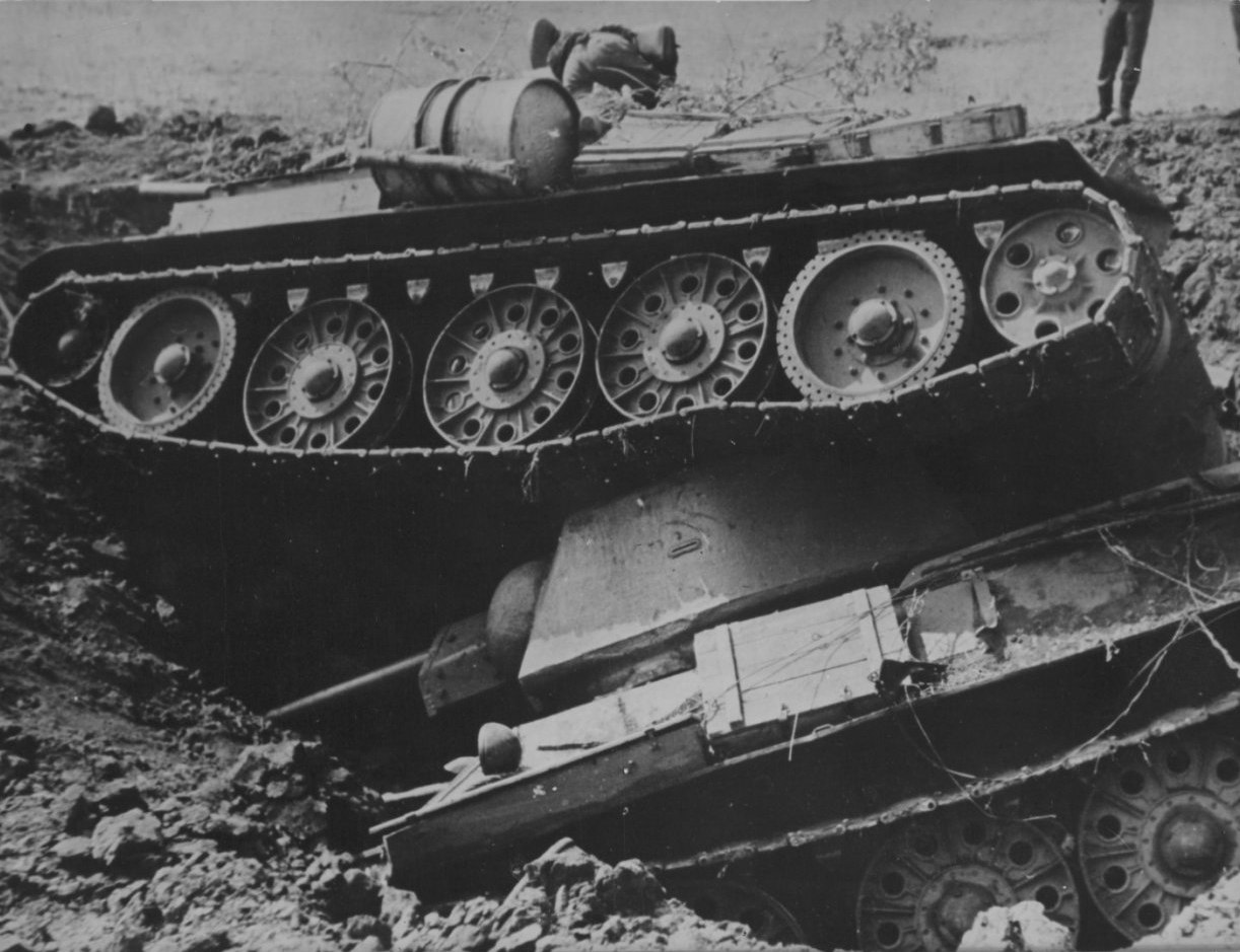 Советский танк 1943 года. Т-34/76 ВОВ. Т 34 76 1943 года. Танк т 34 1943 года.