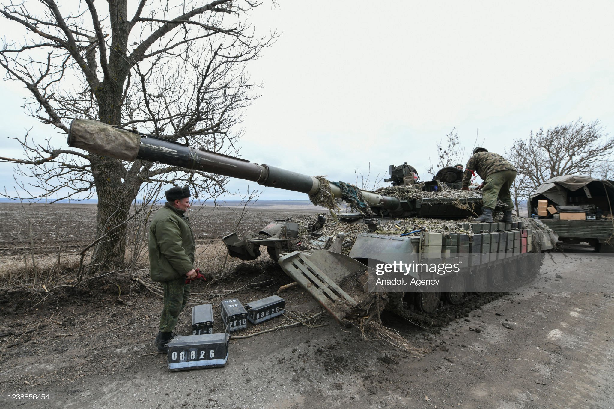 Украину кидают. Военная техника. Брошенная техника ВСУ. Брошенные украинские танки. Брошенная украинская техника.