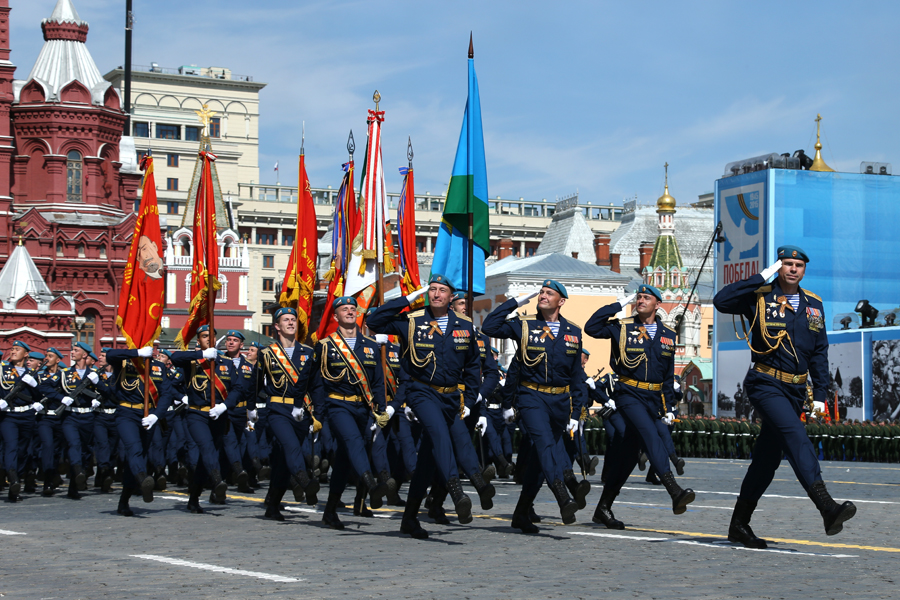 Военные победы стран. Военный парад на красной площади. День Победы военный парад. Военный парад 9 мая. Парад на красной площади 9 мая.