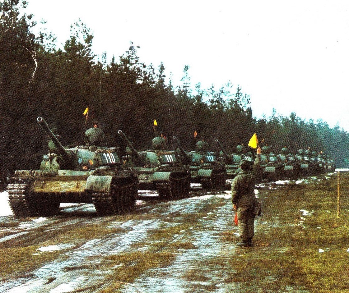 Танковая колонна московский пионер. Танк т55а ссср. Т-55 армии гдр. Т-62 гдр нна. Учение в лнр.